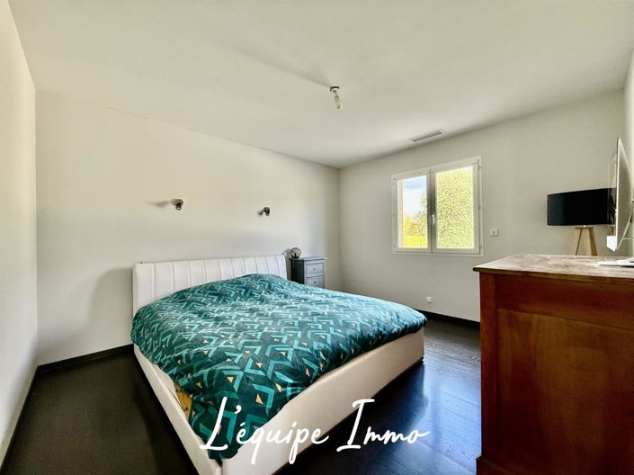 Image No.10-6 Bed House for sale