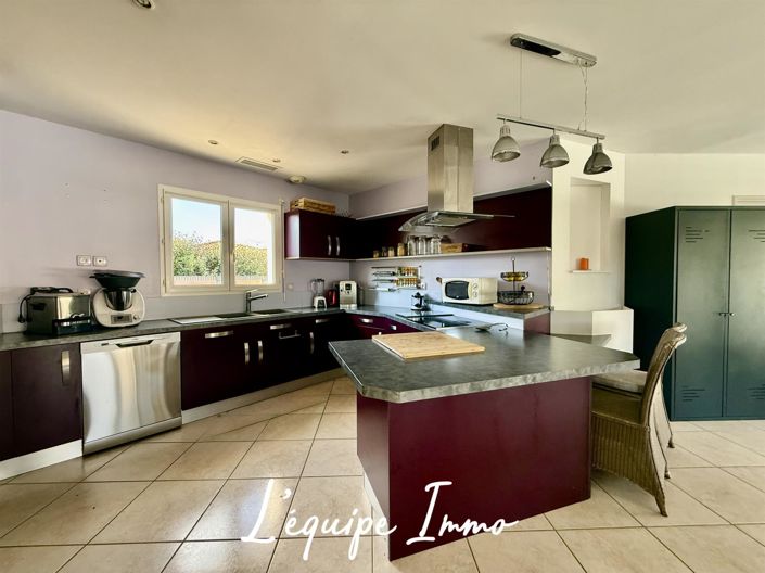 Image No.7-6 Bed House for sale