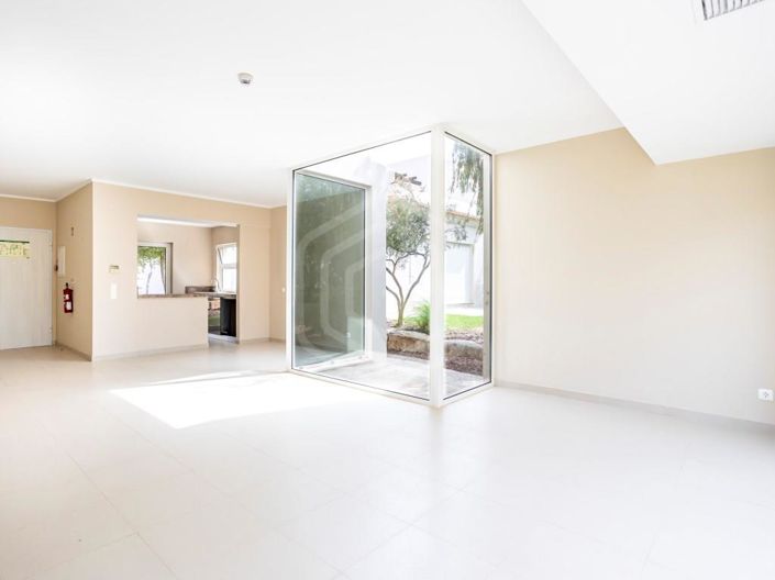 Image No.11-2 Bed House for sale