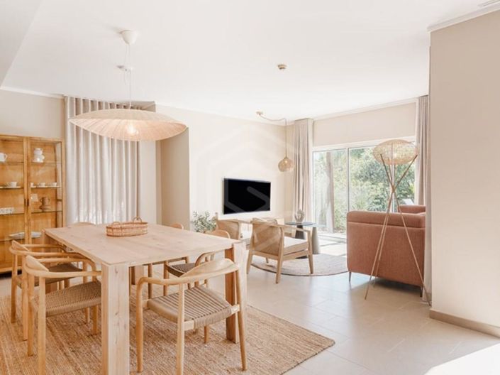 Image No.8-2 Bed House for sale