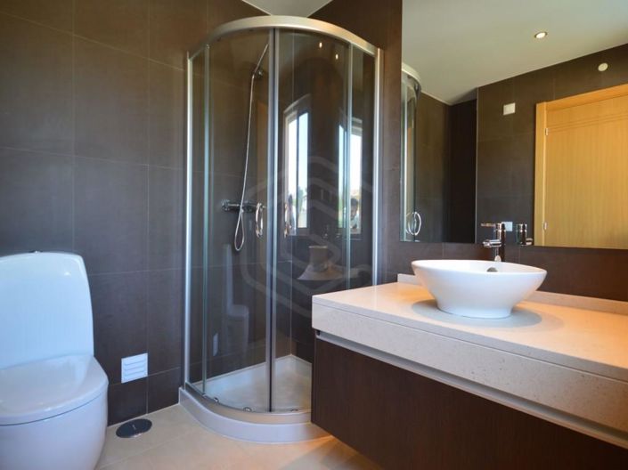 Image No.12-1 Bed House for sale