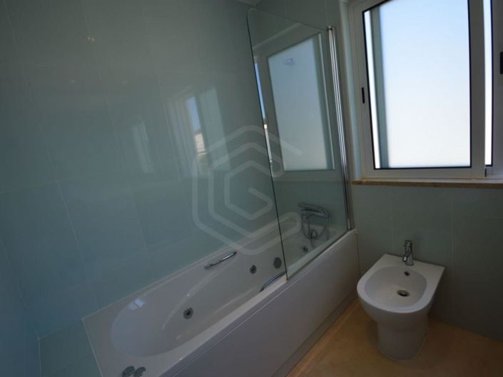 Image No.13-1 Bed House for sale