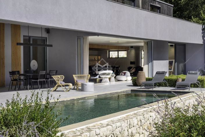 Image No.1-4 Bed House for sale