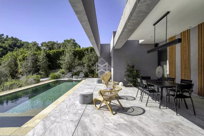 Image No.2-4 Bed House for sale