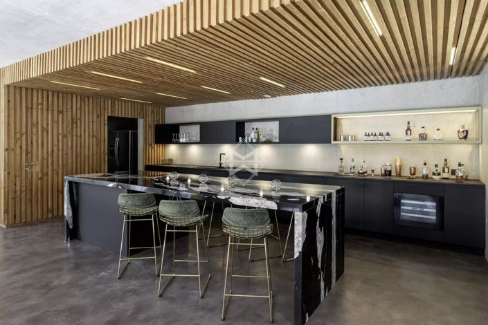 Image No.6-4 Bed House for sale