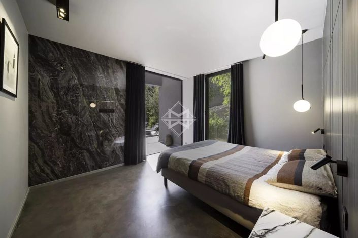 Image No.7-4 Bed House for sale