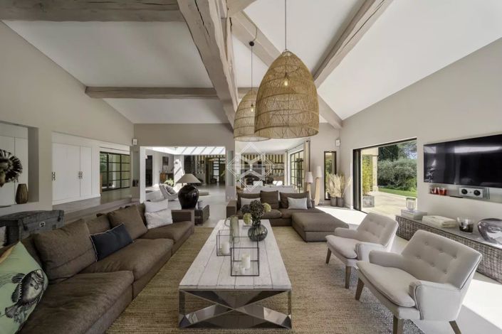 Image No.10-8 Bed House for sale