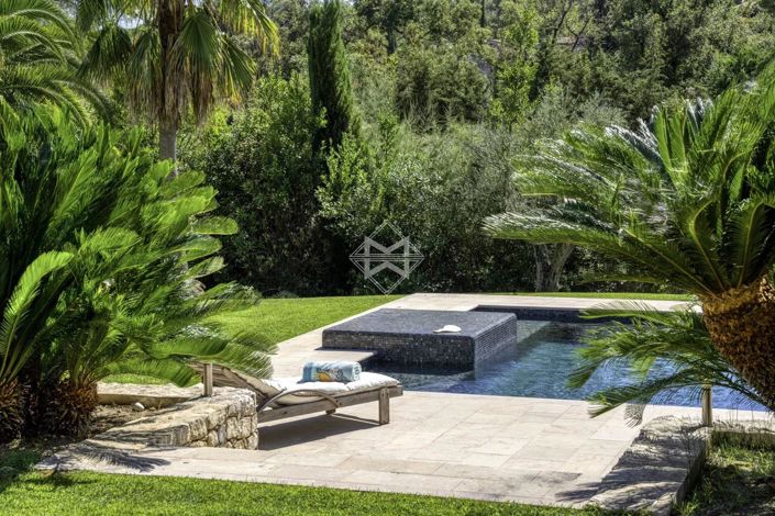 Image No.6-8 Bed House for sale