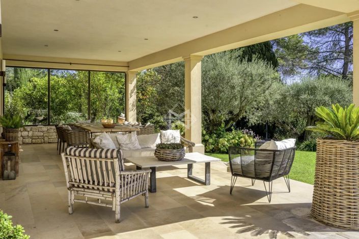 Image No.8-8 Bed House for sale