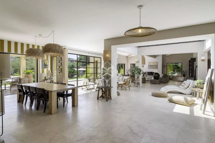 Image No.9-8 Bed House for sale