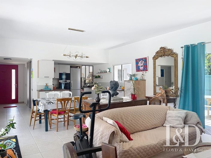 Image No.11-3 Bed House for sale