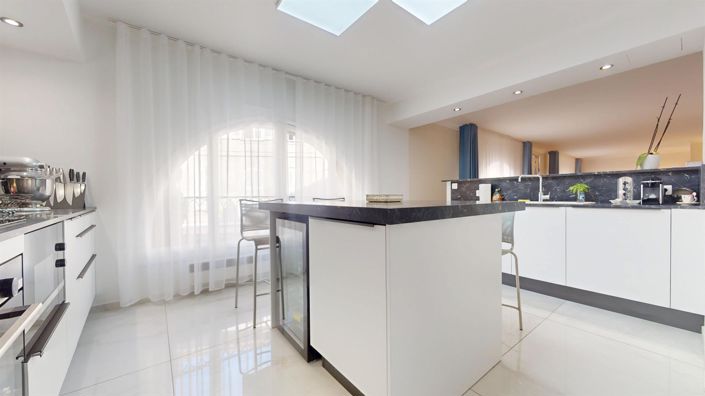 Image No.4-4 Bed Apartment for sale