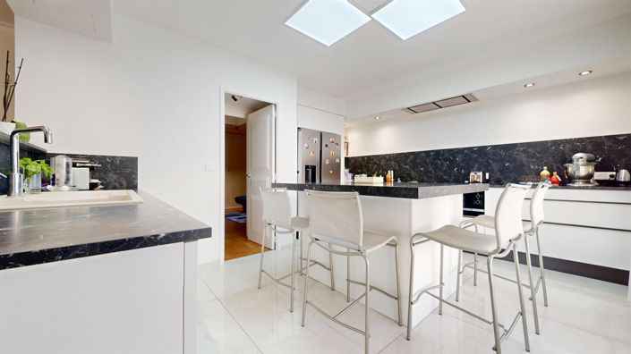 Image No.5-4 Bed Apartment for sale