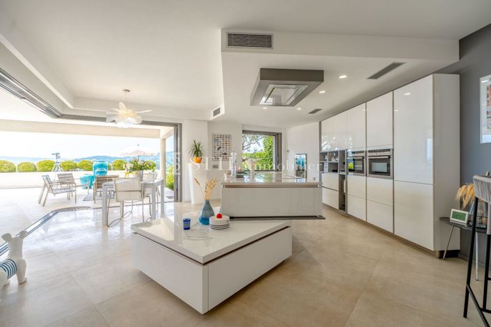 Image No.6-5 Bed House for sale