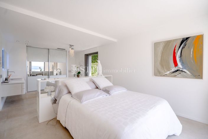 Image No.8-5 Bed House for sale