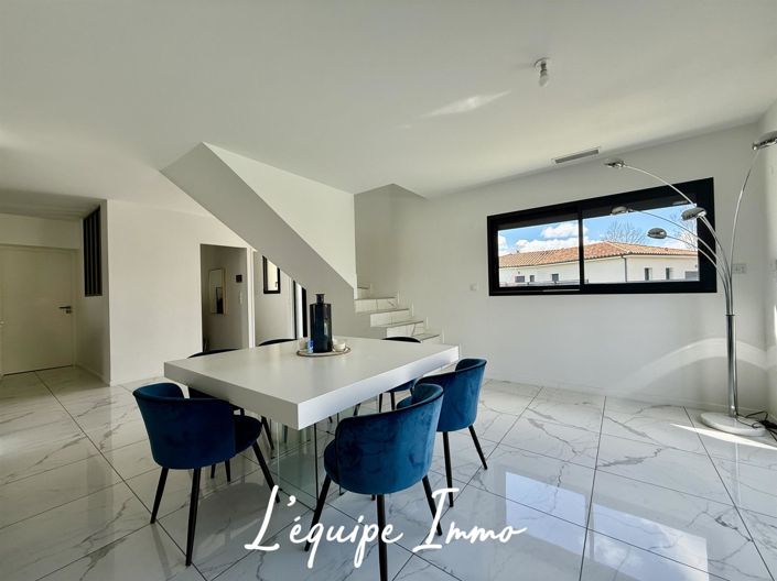 Image No.1-4 Bed House for sale