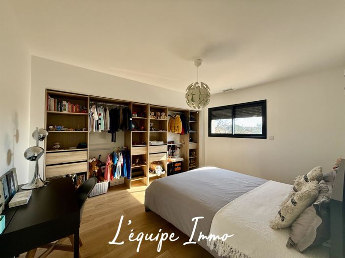 Image No.12-4 Bed House for sale