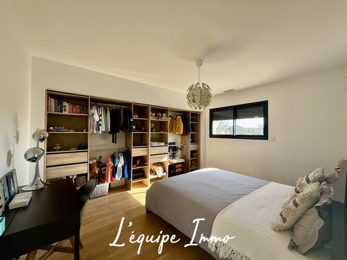 Image No.14-4 Bed House for sale