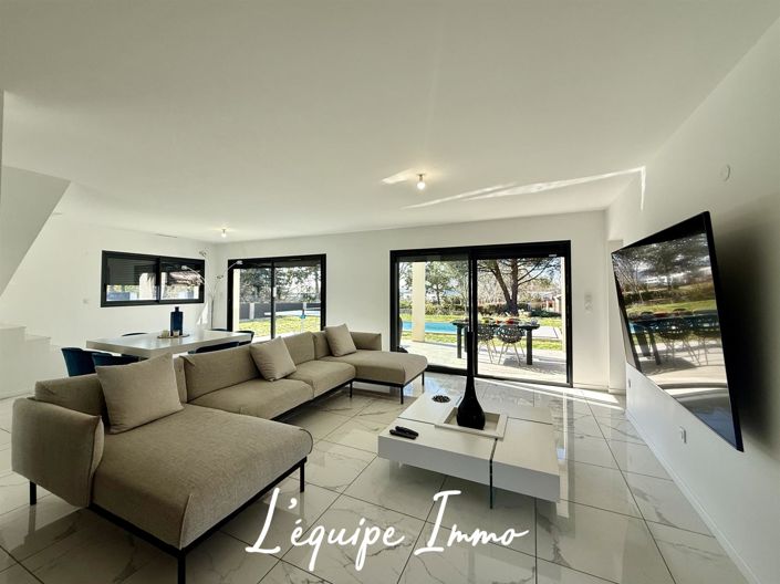 Image No.4-4 Bed House for sale