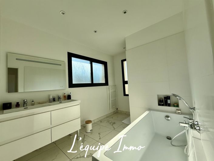 Image No.7-4 Bed House for sale