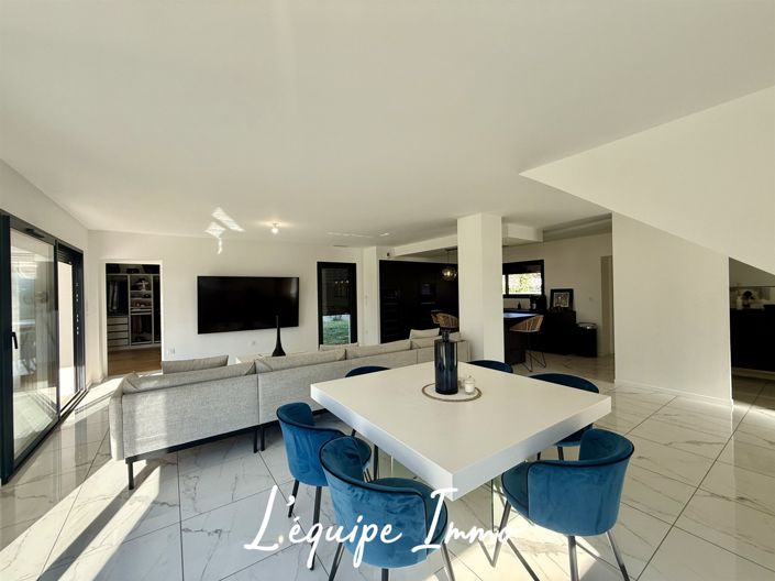 Image No.7-4 Bed House for sale