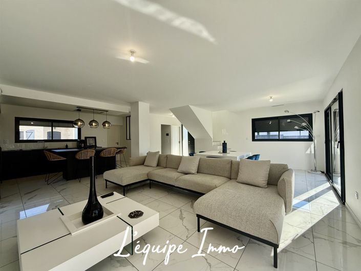 Image No.8-4 Bed House for sale