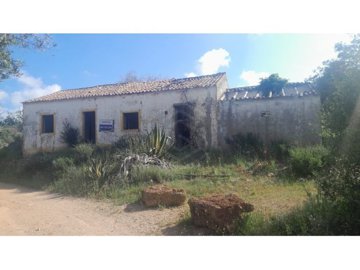 1 - Ferreiras, House