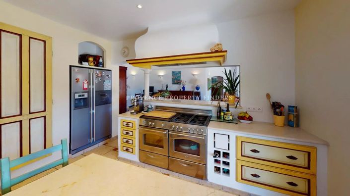 Image No.8-5 Bed House for sale