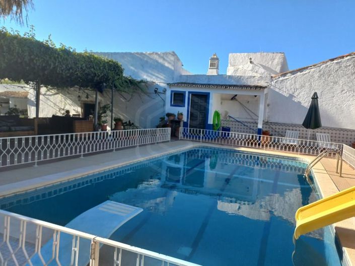 Image No.15-4 Bed House for sale