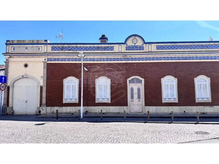 Image No.2-4 Bed House for sale