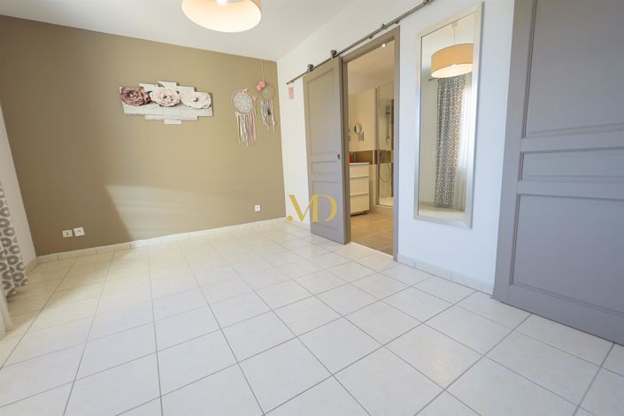 Image No.17-3 Bed House for sale