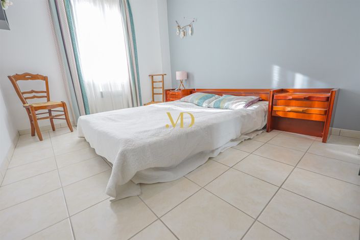 Image No.18-3 Bed House for sale