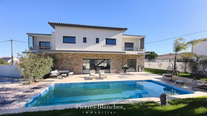 Image No.10-5 Bed House for sale