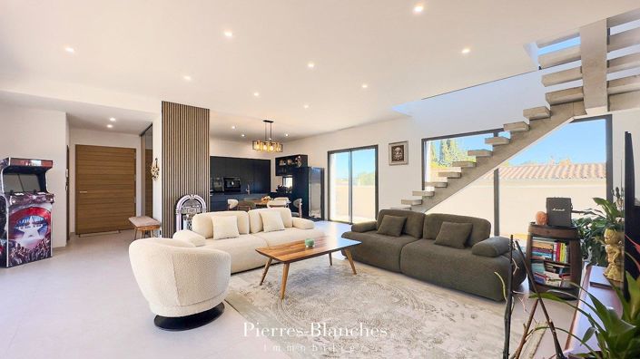 Image No.2-5 Bed House for sale