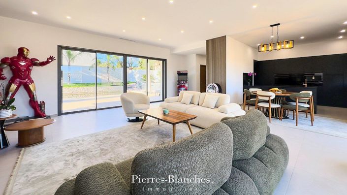 Image No.3-5 Bed House for sale