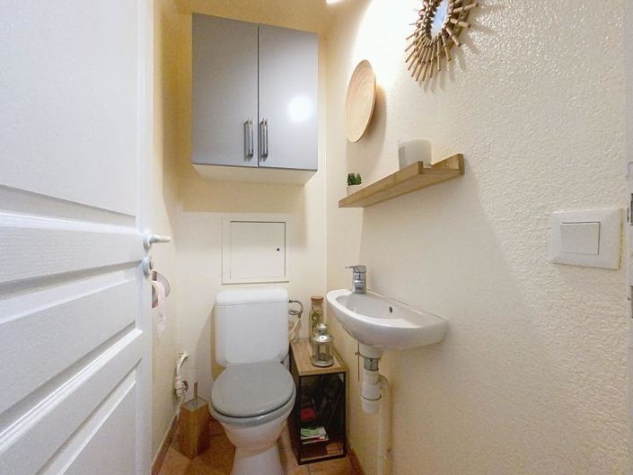 Image No.8-2 Bed House for sale