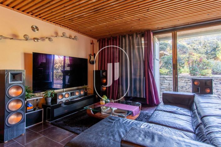 Image No.10-3 Bed House for sale