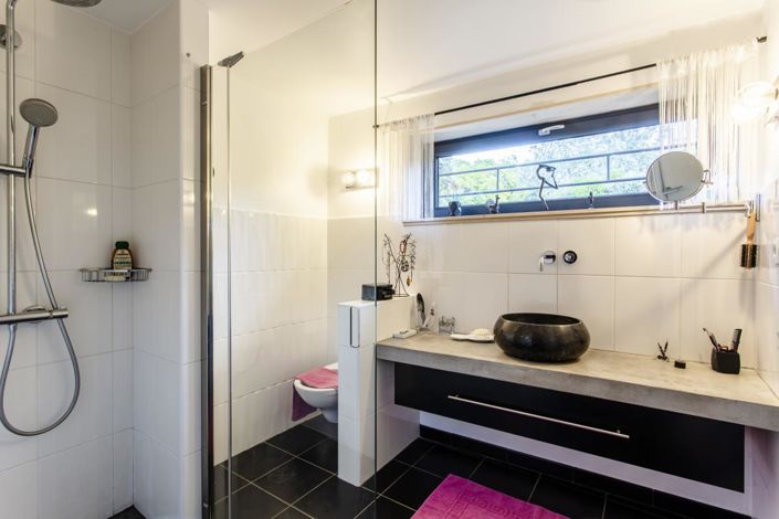 Image No.9-3 Bed House for sale