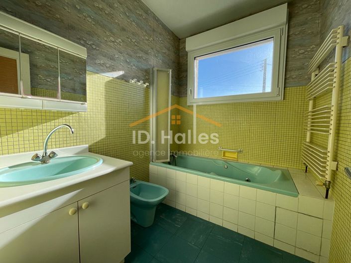 Image No.6-4 Bed House for sale