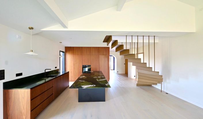 Image No.11-3 Bed Property for sale