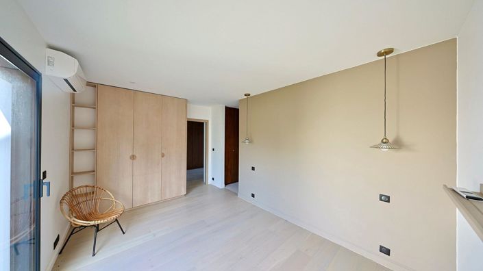 Image No.12-3 Bed Property for sale