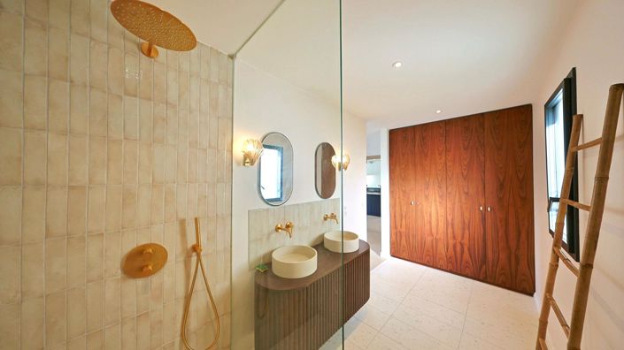 Image No.13-3 Bed Property for sale