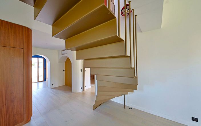 Image No.14-3 Bed Property for sale