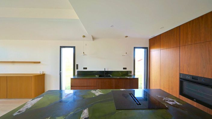 Image No.5-3 Bed Property for sale