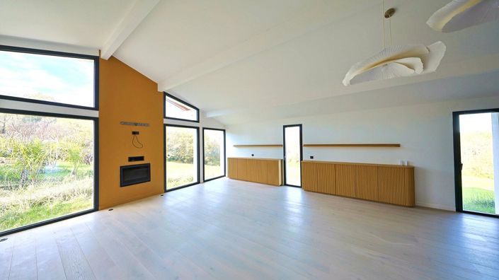 Image No.6-3 Bed Property for sale