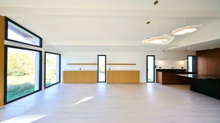 Image No.9-3 Bed Property for sale