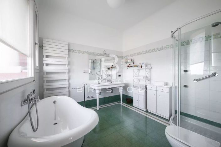 Image No.17-4 Bed House for sale