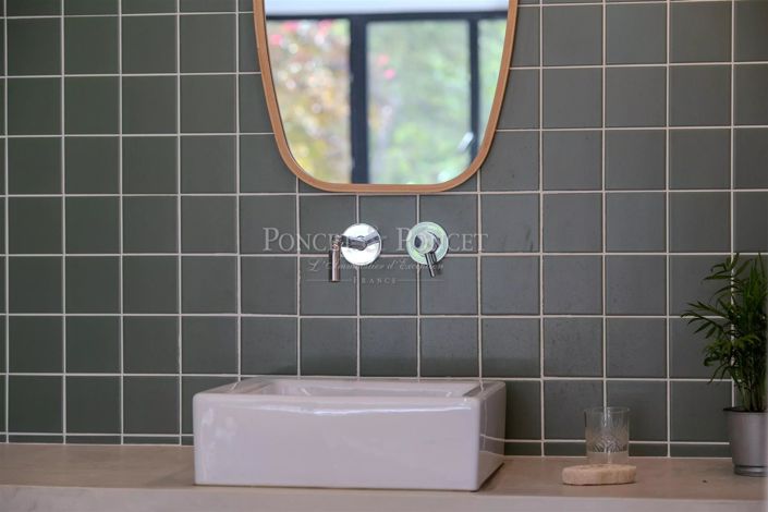 Image No.19-18 Bed House for sale