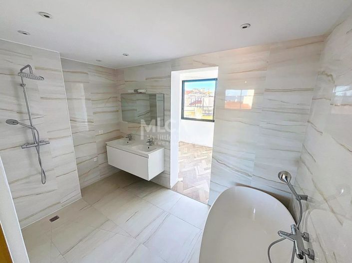 Image No.10-3 Bed Apartment for sale