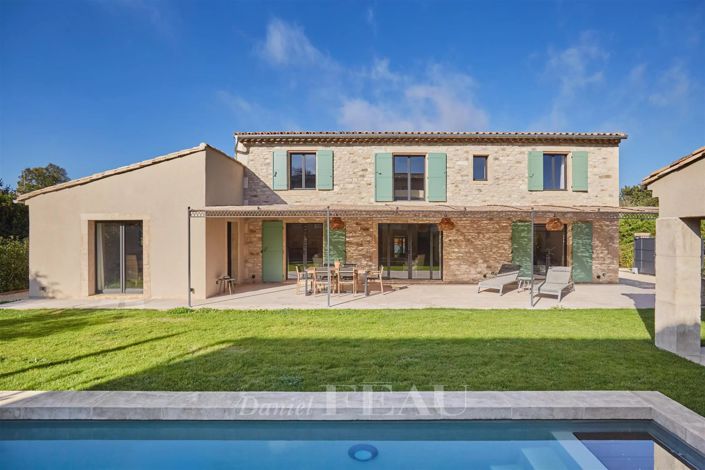 Image No.1-4 Bed House for sale